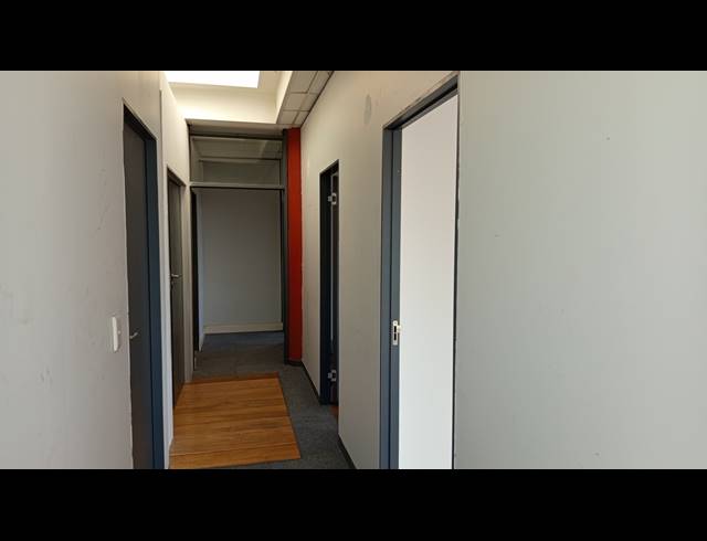 220M² OFFICE TO LET IN NDABENI